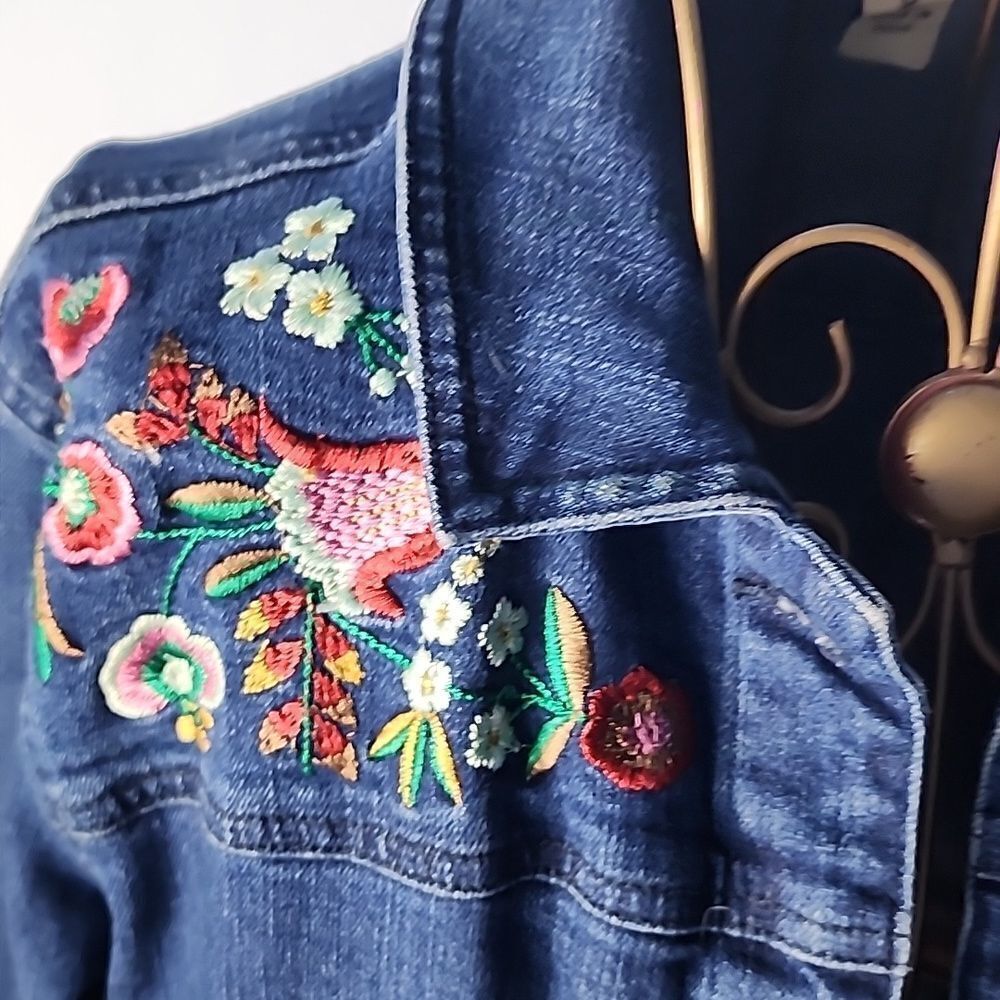 Embroidered Floral Denim Jean Jacket Cotton Spandex Blend Size 12